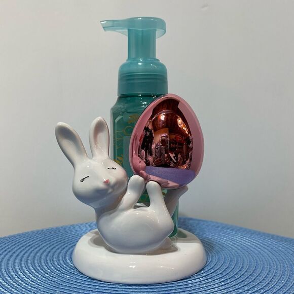 BBW Easter Bunny with Egg Hand Soap Holder and Frozen Lake Hand Soap NWT - Picture 7 of 10
